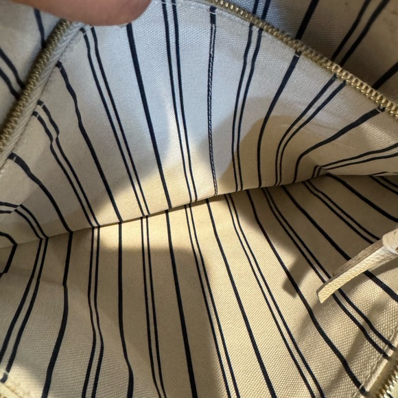 Authentic Louis Vuitton Empriente Lumineuse shoulder bag - Picture 13 of 14